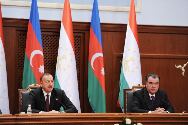 Azərbaycan və Tacikistan prezidentləri mətbuata birgə bəyanatlarla çıxış ediblər (FOTO)