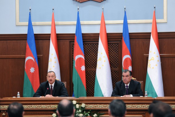 Azərbaycan və Tacikistan prezidentləri mətbuata birgə bəyanatlarla çıxış ediblər (FOTO)
