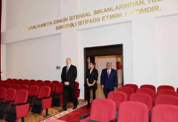 Prezident İlham Əliyev və xanımı Daşkəsən Rayon İcra Hakimiyyətinin yeni binasında yaradılan şəraitlə tanış olublar (FOTO)