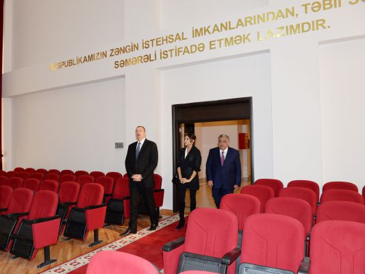 Prezident İlham Əliyev və xanımı Daşkəsən Rayon İcra Hakimiyyətinin yeni binasında yaradılan şəraitlə tanış olublar (FOTO)