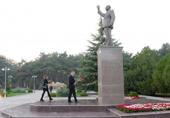 Prezident İlham Əliyev və xanımı Naftalan şəhərində səfərdə olublar