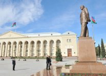 Prezident İlham Əliyev və xanımı Gəncə şəhərinə səfərə gəliblər (FOTO)
