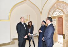 İlham Əliyev və xanımı Gəncədəki “İmamzadə” kompleksində aparılan təmir-bərpa və tikinti işlərinin gedişi ilə tanış olublar (FOTO)