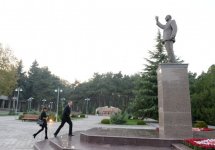 Prezident İlham Əliyev və xanımı Naftalan şəhərinə səfərə gəliblər (FOTO)