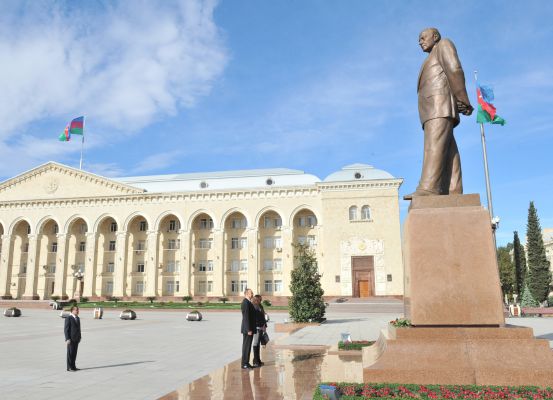 Prezident İlham Əliyev və xanımı Gəncə şəhərinə səfərə gəliblər (FOTO)