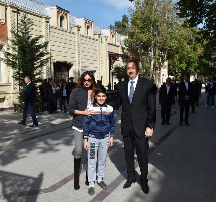 Prezident İlham Əliyev: Hər dəfə burada olanda görürəm ki, Gəncə daha gözəl şəhərə çevrilib (FOTO)
