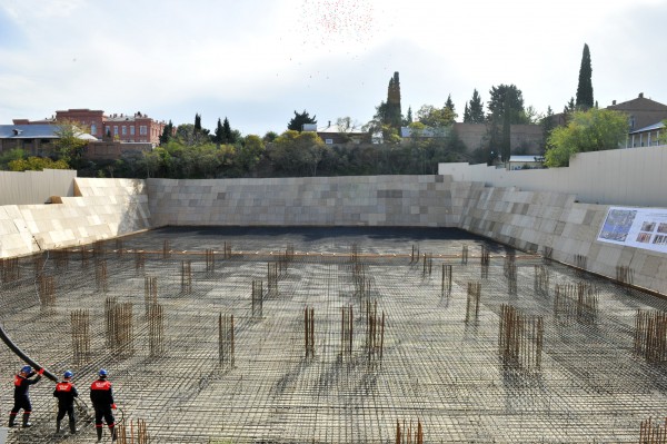 Gəncə Dövlət Dram Teatrının yeni binasının təməli qoyulub (FOTO)