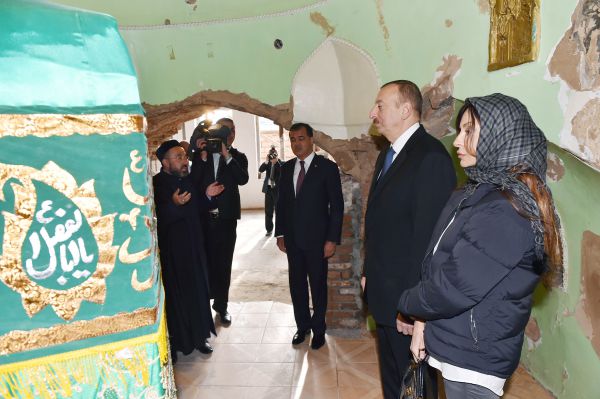 İlham Əliyev və xanımı Gəncədəki “İmamzadə” kompleksində aparılan təmir-bərpa və tikinti işlərinin gedişi ilə tanış olublar (FOTO)