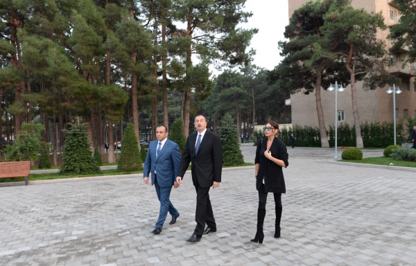 Prezident İlham Əliyev və xanımı Naftalan şəhərinə səfərə gəliblər (FOTO)