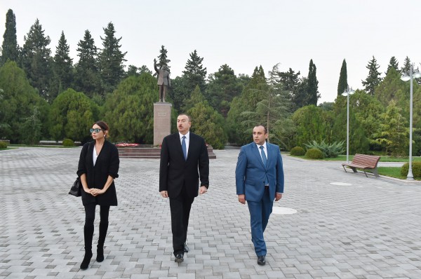 Prezident İlham Əliyev və xanımı Naftalan şəhərinə səfərə gəliblər (FOTO)