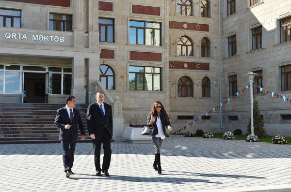 Gəncədə 4 nömrəli tam orta məktəbin yeni korpusunun açılışı olub (FOTO)
