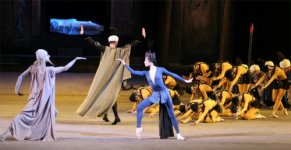 Rusiya Akademik Böyük Teatrının səhnəsində "Məhəbbət əfsanəsi" baleti (FOTO)