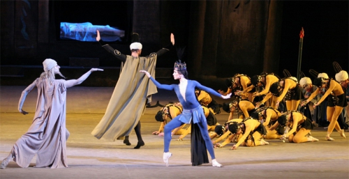 Rusiya Akademik Böyük Teatrının səhnəsində "Məhəbbət əfsanəsi" baleti (FOTO)