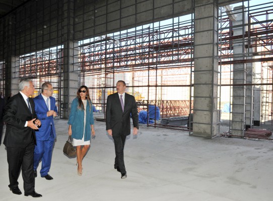 Prezident İlham Əliyev və xanımı Stend Atıcılığı İdman Kompleksində tikinti işlərinin gedişi ilə tanış olublar (FOTO)