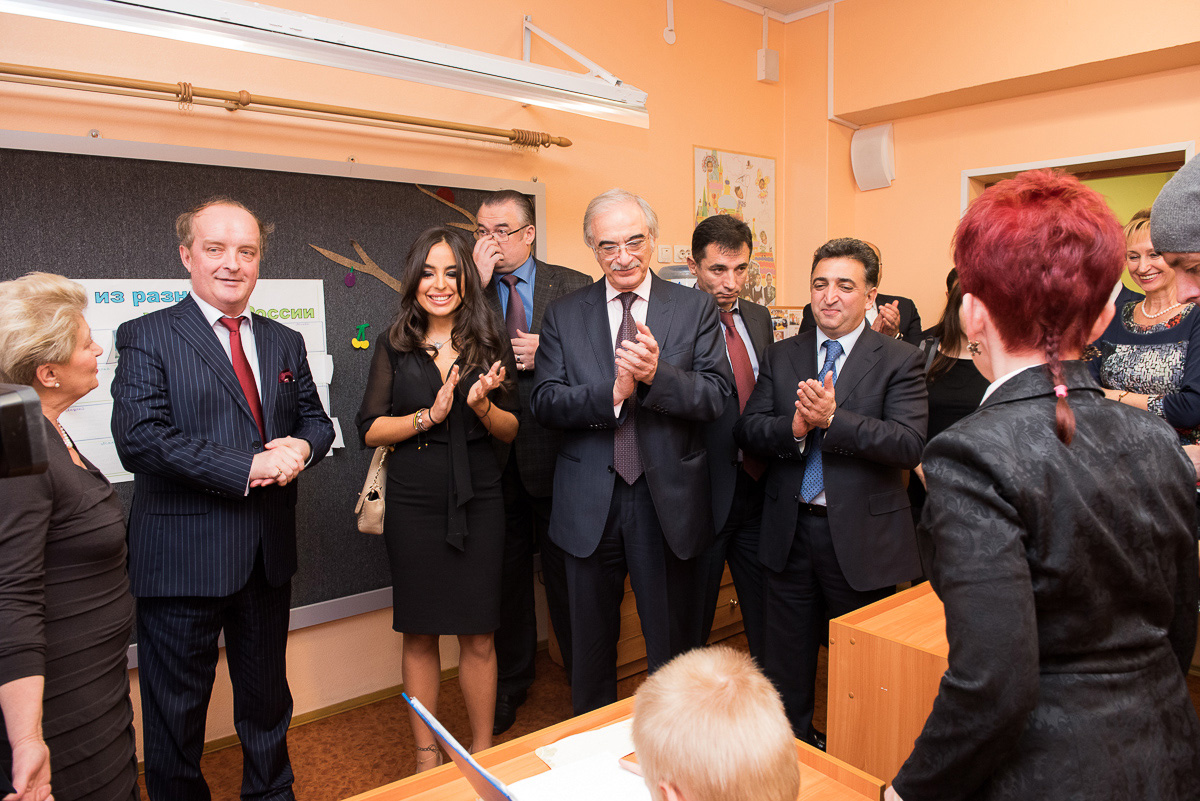 Heydər Əliyev Fondunun vitse-prezidenti Leyla Əliyeva Sankt-Peterburqda bir neçə uşaq evində və internat məktəbində olub (FOTO)