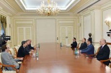 İlham Əliyev Fransa Milli Assambleyasının üzvü Jan-Fransua Manselin başçılıq etdiyi nümayəndə heyətini qəbul edib
