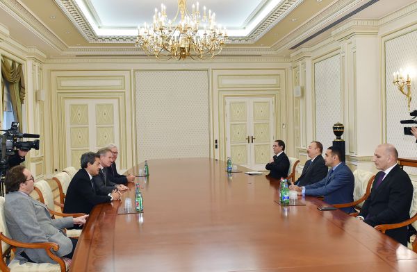 İlham Əliyev Fransa Milli Assambleyasının üzvü Jan-Fransua Manselin başçılıq etdiyi nümayəndə heyətini qəbul edib