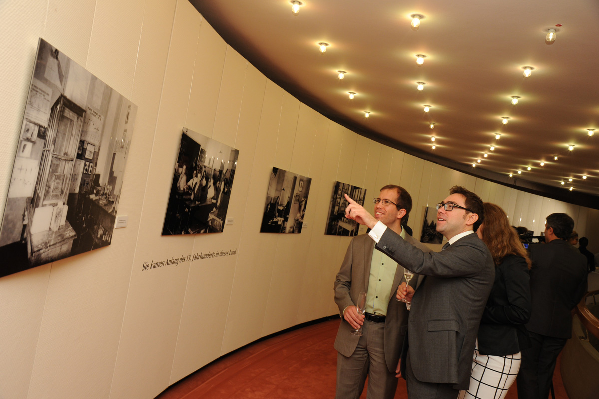 Heydər Əliyev Fondunun təşkilatçılığı ilə Almaniyanın Düsseldorf şəhərində Azərbaycan mədəniyyəti axşamı keçirilib (FOTO)