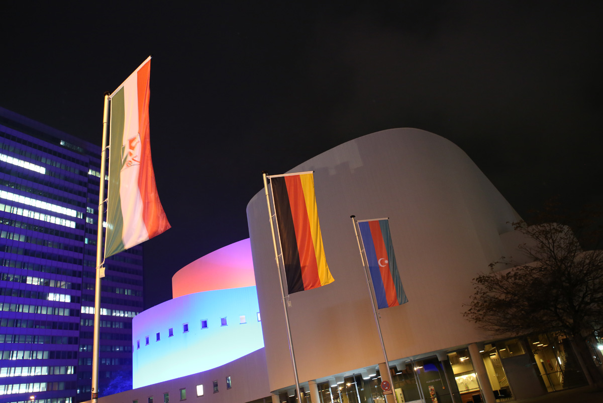 Heydər Əliyev Fondunun təşkilatçılığı ilə Almaniyanın Düsseldorf şəhərində Azərbaycan mədəniyyəti axşamı keçirilib (FOTO)