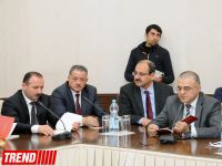 Azərbaycan mahnıları bir kitabda cəmləndi (FOTO)