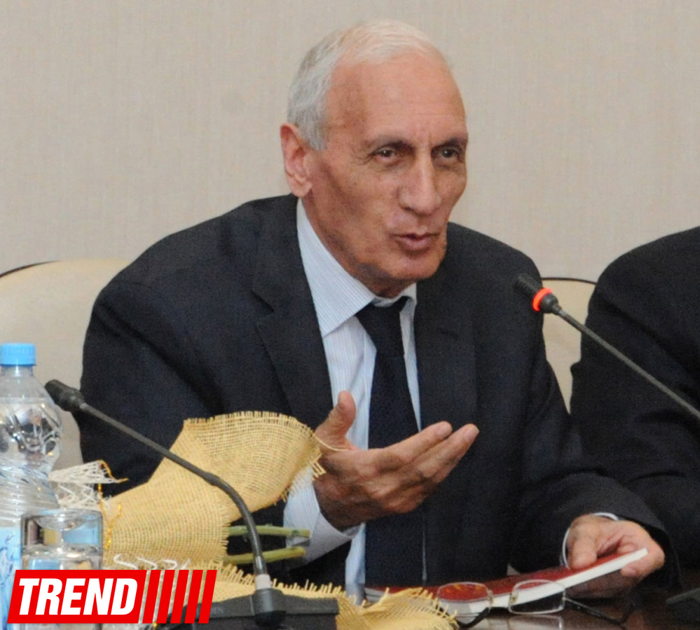 Azərbaycan mahnıları bir kitabda cəmləndi (FOTO)
