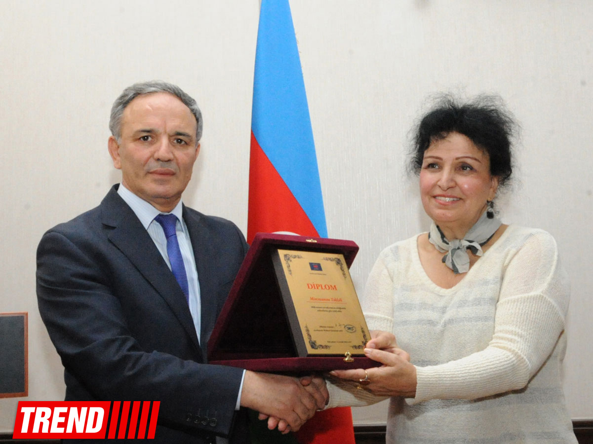 Azərbaycan mahnıları bir kitabda cəmləndi (FOTO)