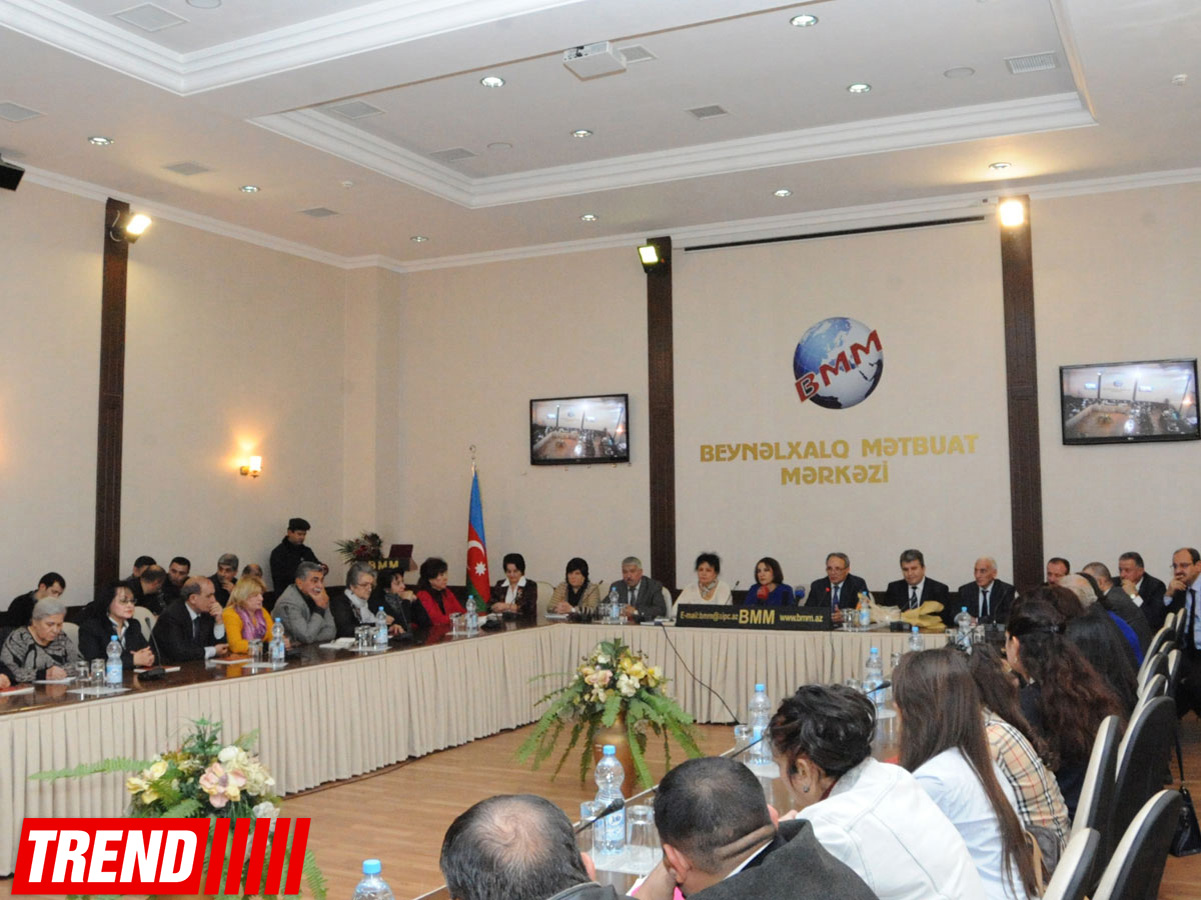 Azərbaycan mahnıları bir kitabda cəmləndi (FOTO)