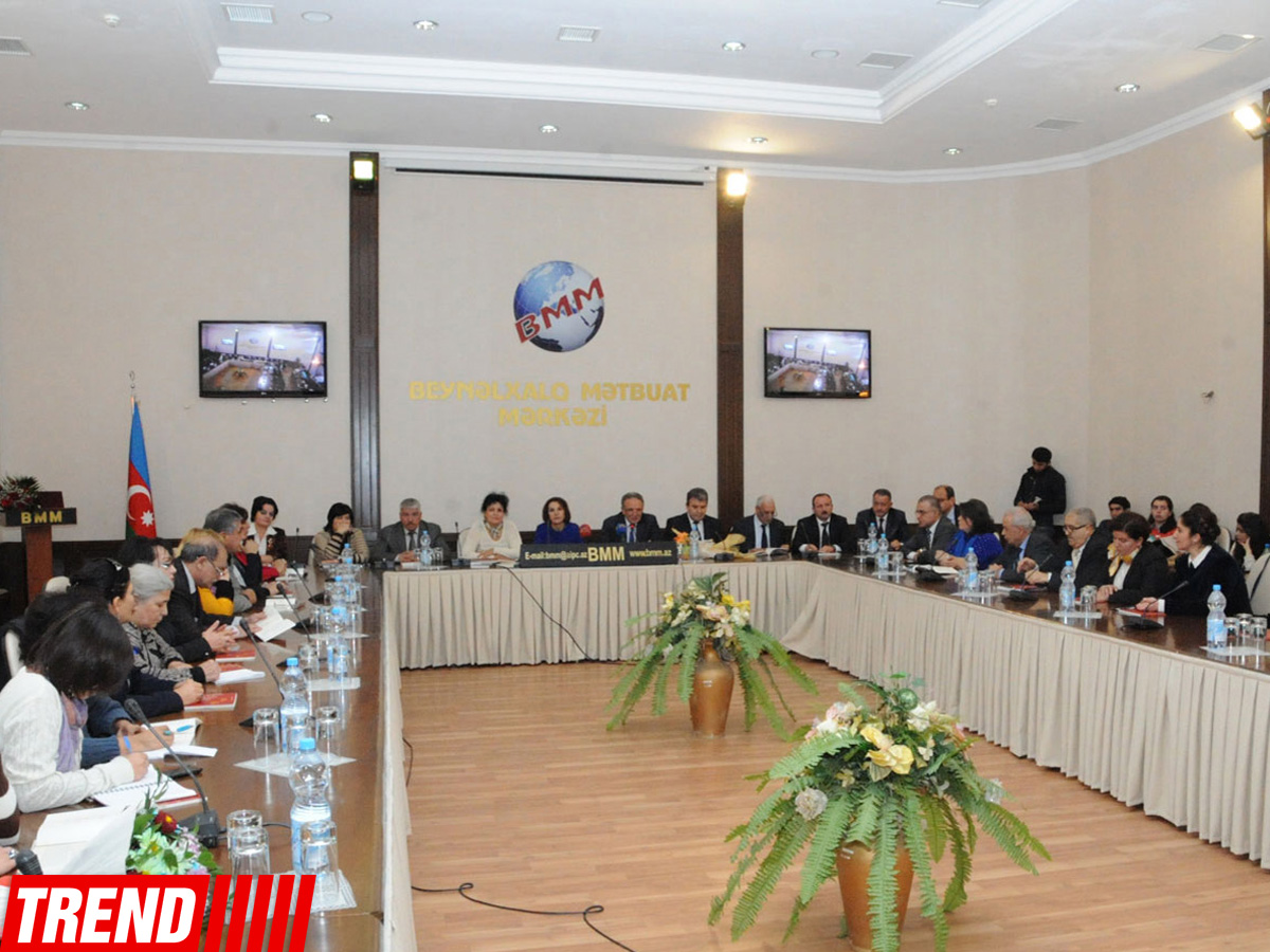 Azərbaycan mahnıları bir kitabda cəmləndi (FOTO)