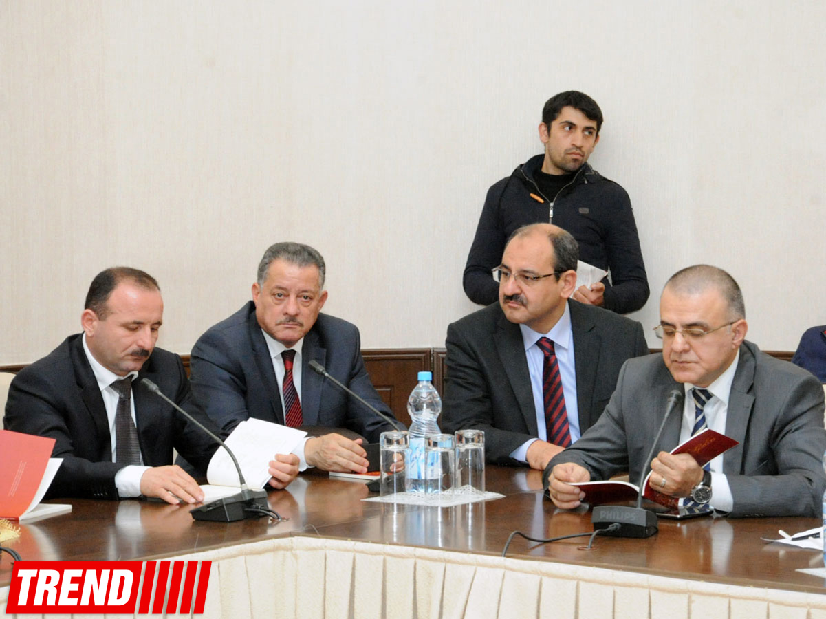 Azərbaycan mahnıları bir kitabda cəmləndi (FOTO)