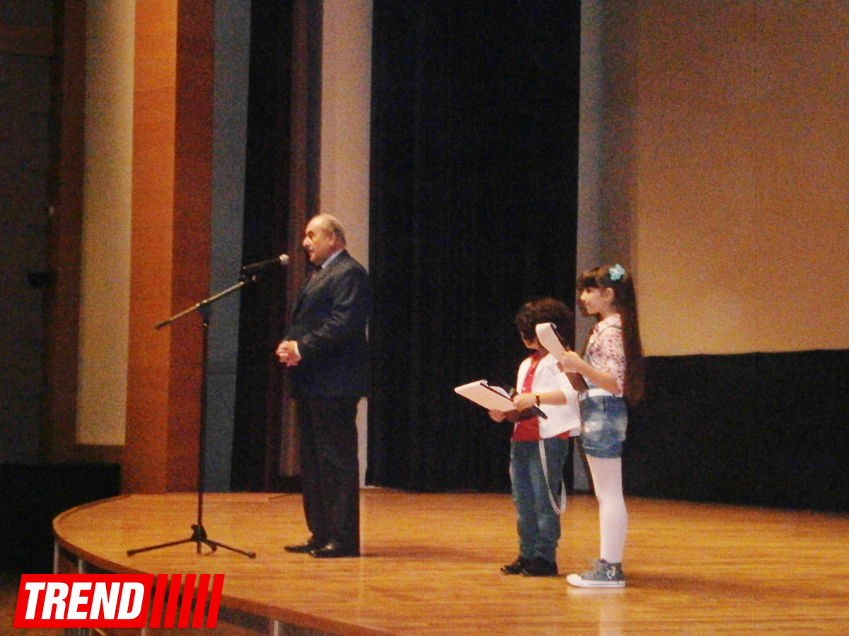 "Sehirli xalat"ın 50 illik yubileyi (FOTO)