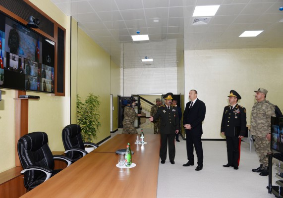 Prezident İlham Əliyev Şəmkirdə təmas xəttindəki vəziyyətlə bağlı operativ müşavirə keçirib (FOTO)
