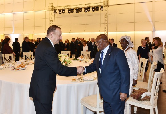 Prezidenti İlham Əliyev və xanımı Avropa Olimpiya Komitəsinin 43-cü Baş Assambleyasının iştirakçılarının şərəfinə verilən ziyafətdə iştirak ediblər (FOTO)