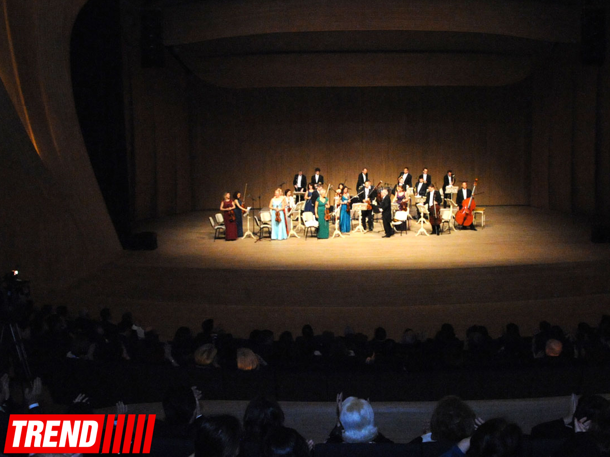 Avropanın ən yaxşı kollektivi Heydər Əliyev Mərkəzində Ştrausun ölməz əsərlərini təqdim etdi (FOTO)