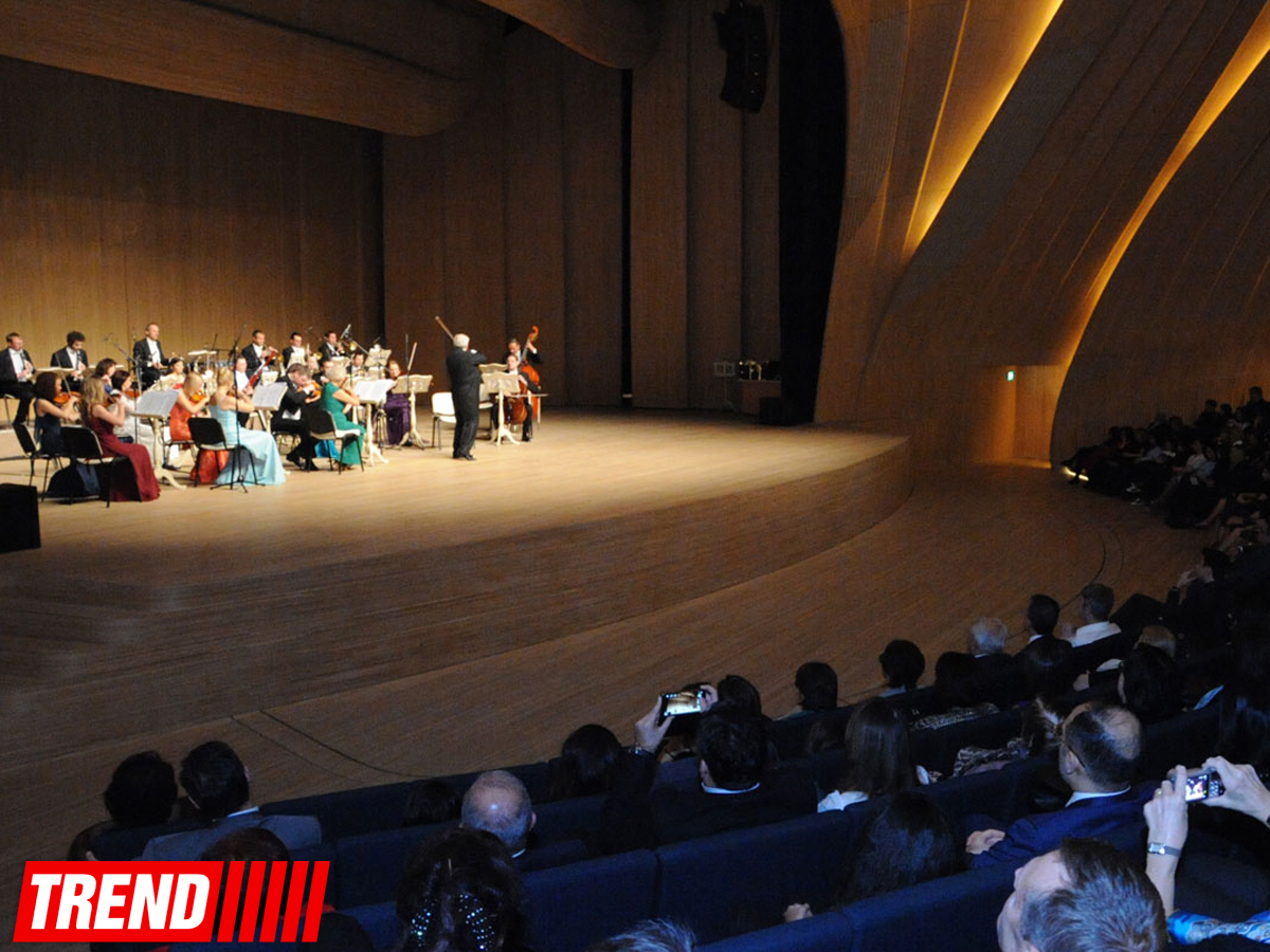 Avropanın ən yaxşı kollektivi Heydər Əliyev Mərkəzində Ştrausun ölməz əsərlərini təqdim etdi (FOTO)