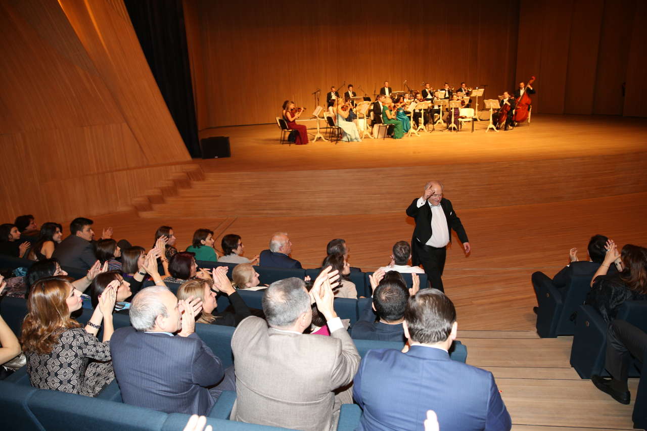 Avropanın ən yaxşı kollektivi Heydər Əliyev Mərkəzində Ştrausun ölməz əsərlərini təqdim etdi (FOTO)