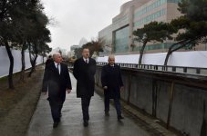 Prezident İlham Əliyev Bakının Xətai rayonu ərazisindəki fəvvarələr və şəlalələr kompleksində işlərin gedişi ilə tanış olub (FOTO)