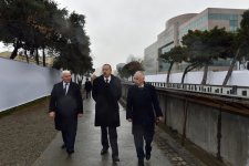 Prezident İlham Əliyev Bakının Xətai rayonu ərazisindəki fəvvarələr və şəlalələr kompleksində işlərin gedişi ilə tanış olub (FOTO)