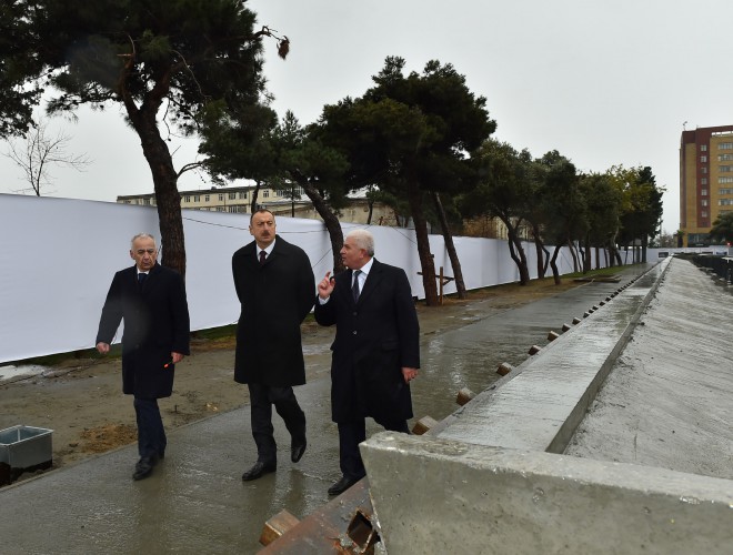 Prezident İlham Əliyev Bakının Xətai rayonu ərazisindəki fəvvarələr və şəlalələr kompleksində işlərin gedişi ilə tanış olub (FOTO)