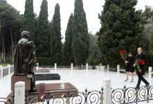 Prezident İlham Əliyev və xanımı ümummilli lider Heydər Əliyevin məzarını ziyarət ediblər (ƏLAVƏ OLUNUB) (FOTO)