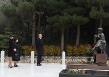 Prezident İlham Əliyev və xanımı ümummilli lider Heydər Əliyevin məzarını ziyarət ediblər (ƏLAVƏ OLUNUB) (FOTO)
