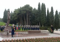 Prezident İlham Əliyev və xanımı ümummilli lider Heydər Əliyevin məzarını ziyarət ediblər (ƏLAVƏ OLUNUB) (FOTO)