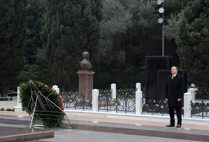 Prezident İlham Əliyev və xanımı ümummilli lider Heydər Əliyevin məzarını ziyarət ediblər (ƏLAVƏ OLUNUB) (FOTO)