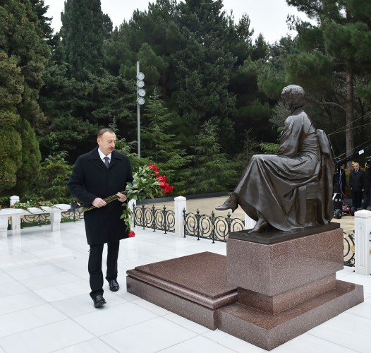 Prezident İlham Əliyev və xanımı ümummilli lider Heydər Əliyevin məzarını ziyarət ediblər (ƏLAVƏ OLUNUB) (FOTO)
