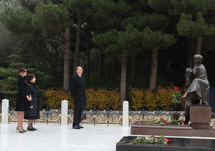 Prezident İlham Əliyev və xanımı ümummilli lider Heydər Əliyevin məzarını ziyarət ediblər (ƏLAVƏ OLUNUB) (FOTO)