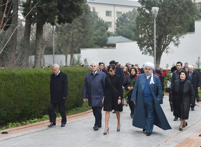 Prezident İlham Əliyev və xanımı ümummilli lider Heydər Əliyevin məzarını ziyarət ediblər (ƏLAVƏ OLUNUB) (FOTO)