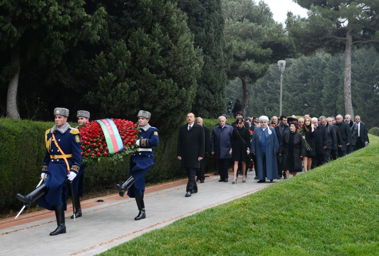 Prezident İlham Əliyev və xanımı ümummilli lider Heydər Əliyevin məzarını ziyarət ediblər (ƏLAVƏ OLUNUB) (FOTO)