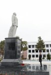 Prezident İlham Əliyev Sabirabadda ulu öndər Heydər Əliyevin abidəsini ziyarət edib (FOTO)