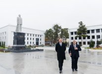 Prezident İlham Əliyev Sabirabadda ulu öndər Heydər Əliyevin abidəsini ziyarət edib (FOTO)