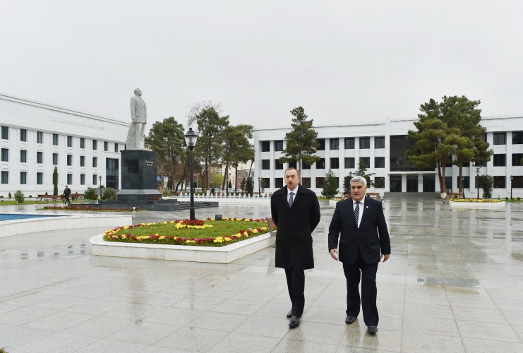 Prezident İlham Əliyev Sabirabadda ulu öndər Heydər Əliyevin abidəsini ziyarət edib (FOTO)