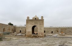 Birinci xanım Mehriban Əliyeva “Atəşgah məbədi” Dövlət Tarix-Memarlıq Qoruğunda olub (FOTO)